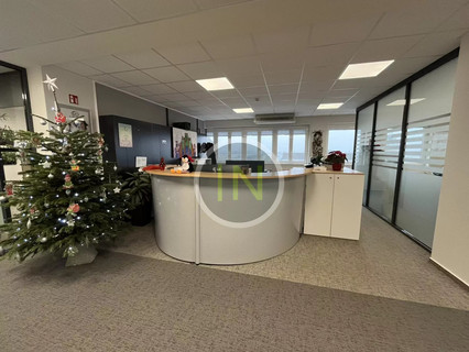 Office to rent in Findel