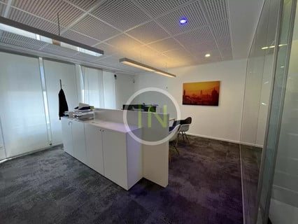 Office to rent in Findel