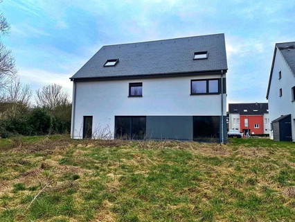 Moradia com 5 quarto(s) para venda em Erpeldange (Bous)