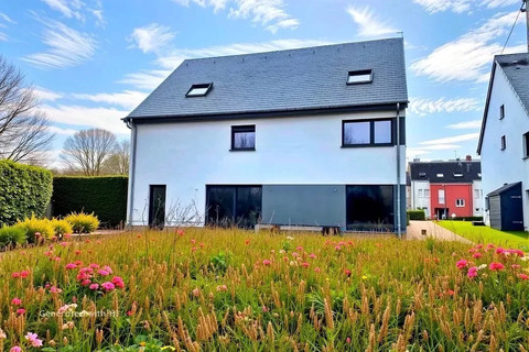 Moradia com 5 quarto(s) para venda em Erpeldange (Bous)