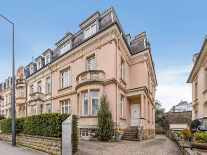 Moradia geminada com 7 quarto(s) para venda em Luxembourg-Belair