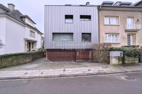 Moradia geminada com 4 quarto(s) para alugar em Luxembourg-Merl