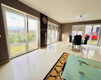 Casa de aldeia com 5 quarto(s) para venda em Perl