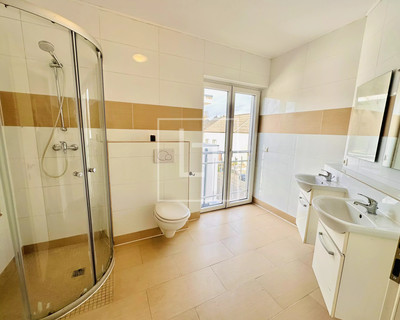 Casa de aldeia com 5 quarto(s) para venda em Perl