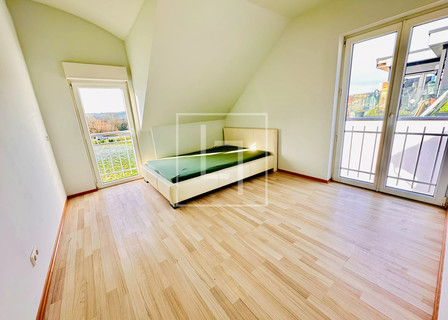 Casa de aldeia com 5 quarto(s) para venda em Perl