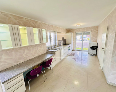 Casa de aldeia com 5 quarto(s) para venda em Perl