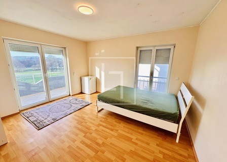 Casa de aldeia com 5 quarto(s) para venda em Perl