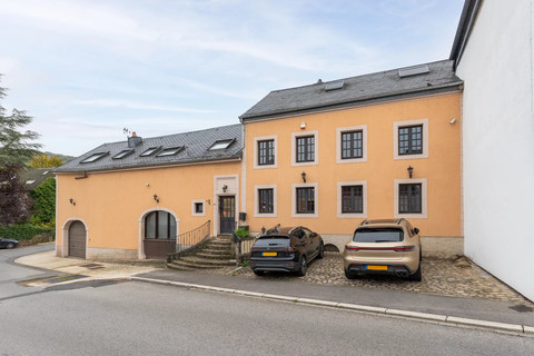 Casa de aldeia com 7 quarto(s) para venda em Senningen