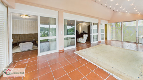 Moradia com 7  quarto(s) para venda em Hausbach