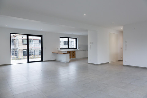 Semi-detached with 4 bedroom(s) to sell in Bridel