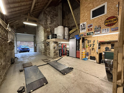 House with 6 bedroom(s) to sell in Basbellain