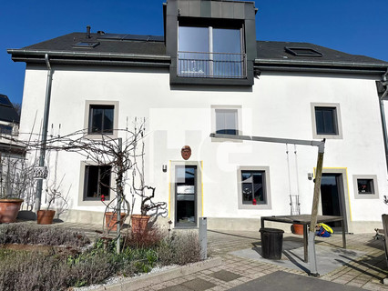 Moradia com 6 quarto(s) para venda em Hobscheid