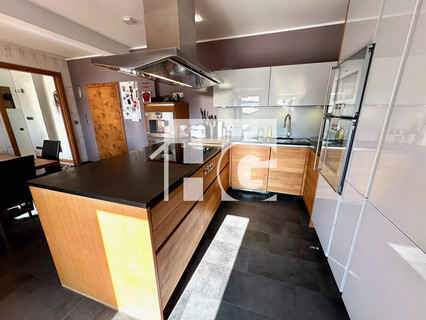 Moradia com 6 quarto(s) para venda em Hobscheid