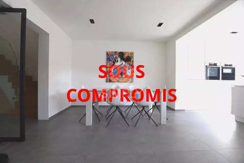 Moradia com 4 quarto(s) para venda em Schifflange