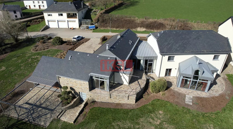 Moradia com 5 quarto(s) para venda em Troisvierges