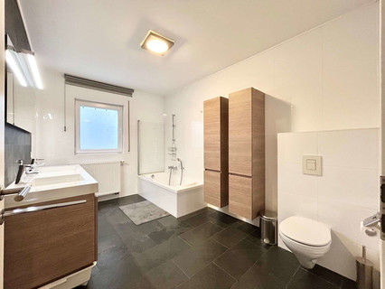 Moradia com 4 quarto(s) para alugar em Hesperange