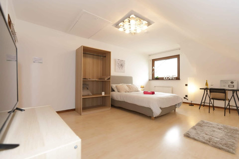 Bedroom with 7 bedroom(s) to rent in Crauthem