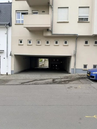 Car park to rent in Luxembourg-Hollerich