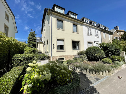 Moradia geminada com 4 quarto(s) para alugar em Luxembourg-Limpertsberg