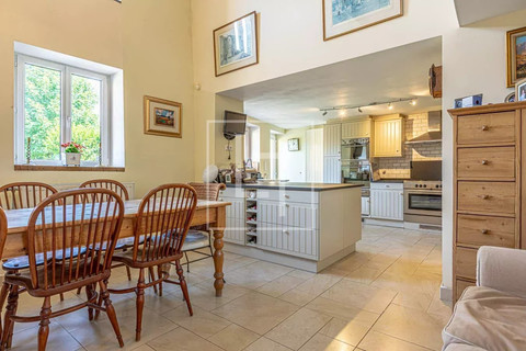 House with 7 bedroom(s) to sell in Schrassig