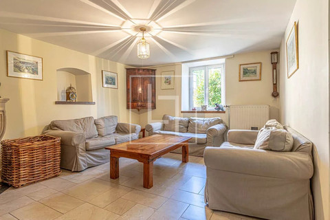 House with 7 bedroom(s) to sell in Schrassig