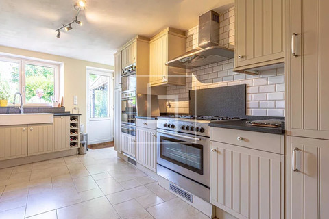 House with 7 bedroom(s) to sell in Schrassig