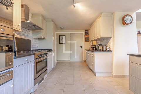 House with 7 bedroom(s) to sell in Schrassig