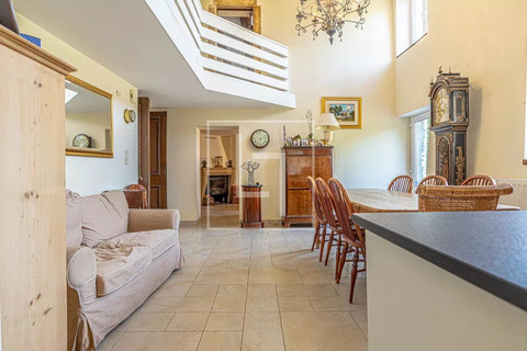 House with 7 bedroom(s) to sell in Schrassig