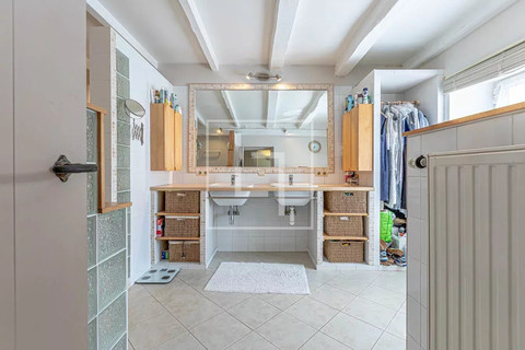 House with 7 bedroom(s) to sell in Schrassig