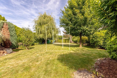 House with 7 bedroom(s) to sell in Schrassig