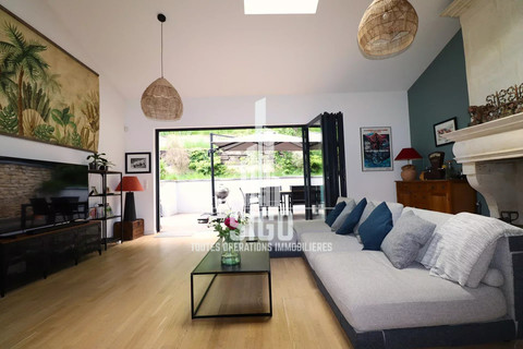 House with 5 bedroom(s) to sell in Hesperange