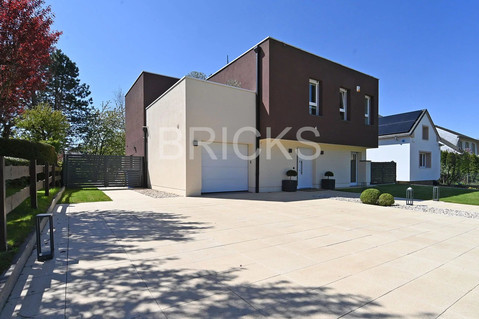 House with 4 bedroom(s) to sell in Strassen