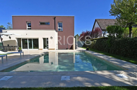 House with 4 bedroom(s) to sell in Strassen