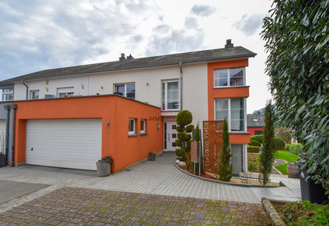 Semi-detached with 5 bedroom(s) to sell in Niederfeulen
