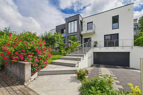 Villa with 5 bedroom(s) to sell in Bergem