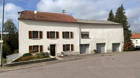 Farm with 5 bedroom(s) to sell in Perl