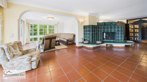 House with 7  bedroom(s) to sell in Hausbach