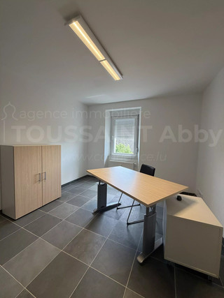 Office to rent in Perlé