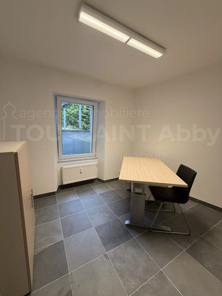 Office to rent in Perlé