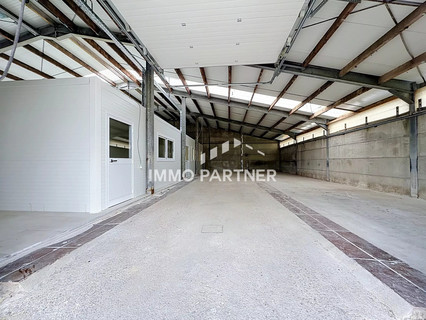 Warehouse/storage area to rent in Troine