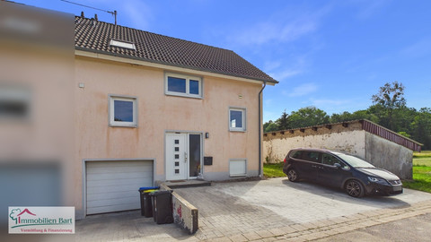 House with 4  bedroom(s) to sell in Perl-Borg
