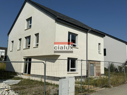 Semi-detached with 5 bedroom(s) to sell in Michelbouch